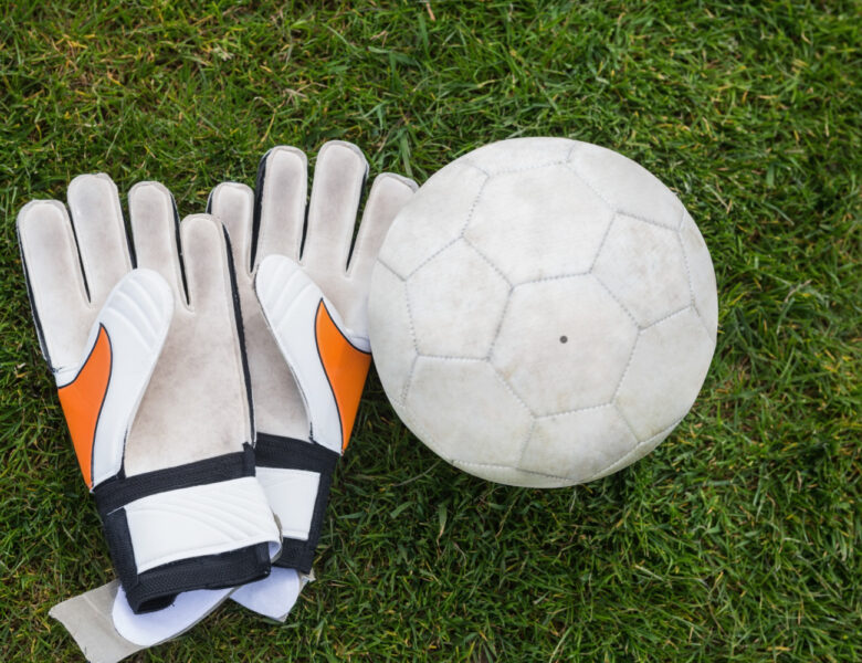 Målmandshandsker test – Få et sikkert greb om bolden med de rette handsker